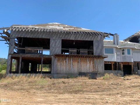 Majestic mini mansion on 21 acres in California for trade - photo 10