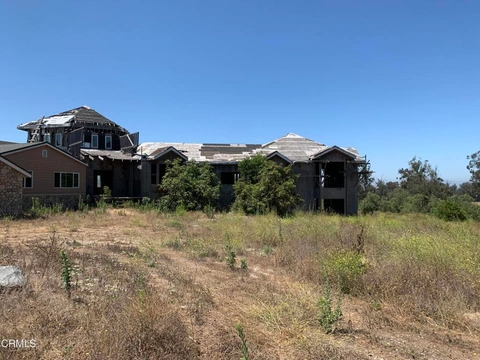 Majestic mini mansion on 21 acres in California for trade - photo 5