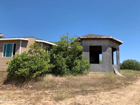 Majestic mini mansion on 21 acres in California for trade - photo 12