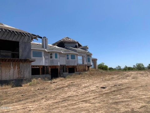 Majestic mini mansion on 21 acres in California for trade - photo 11