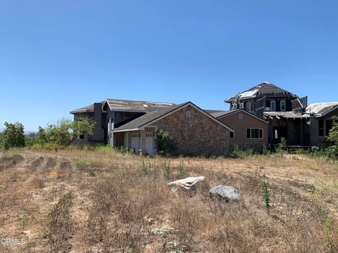 Majestic mini mansion on 21 acres in California for trade - photo 4