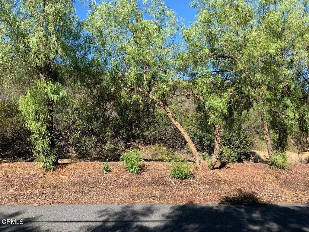 Half an acre in Thousand Oaks, California for trade - Image 1