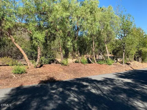 Half an acre in Thousand Oaks, California for trade - photo 2