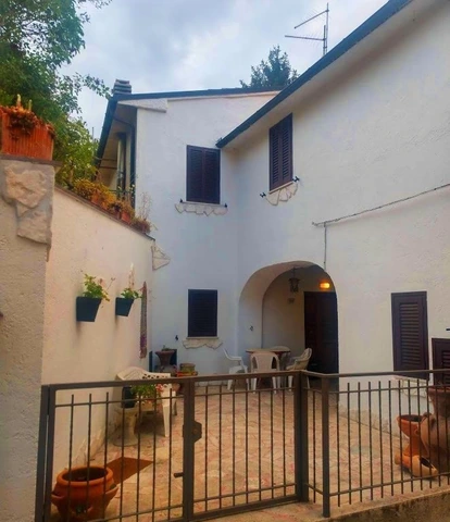 STUNNING ITALIAN VILLA ONE HOUR FROM ROME