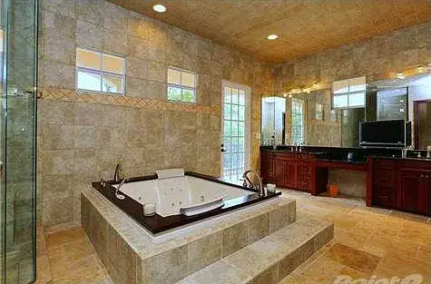 House with room to put pool with ADU - photo 12