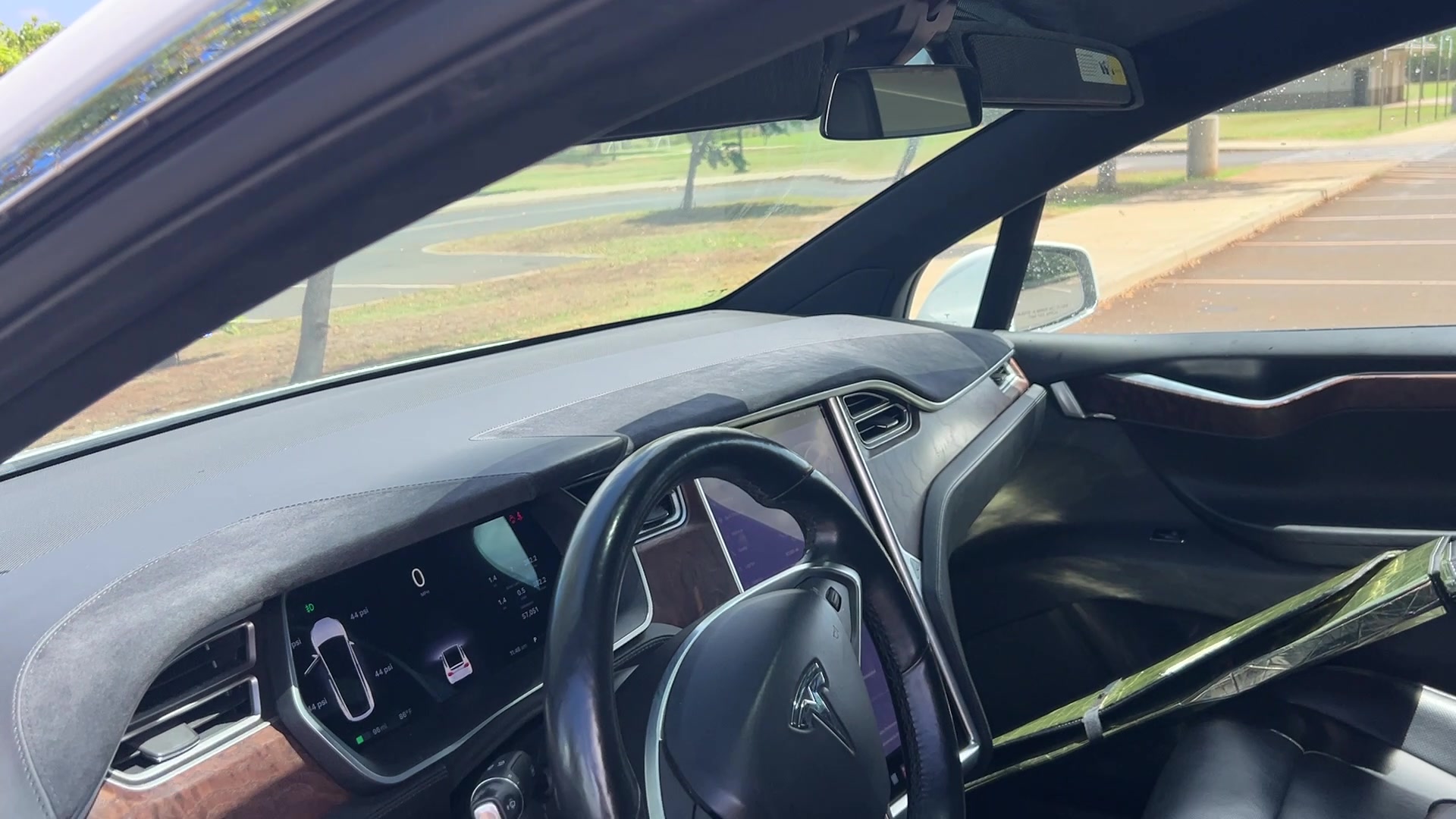 Tesla Model X with free unlimited supercharging - video 21