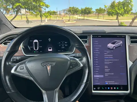 Tesla Model X with free unlimited supercharging - photo 18