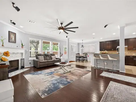 House in Texas for house near Pomona California  - photo 8
