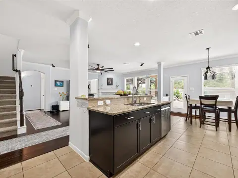House in Texas for house near Pomona California  - photo 7