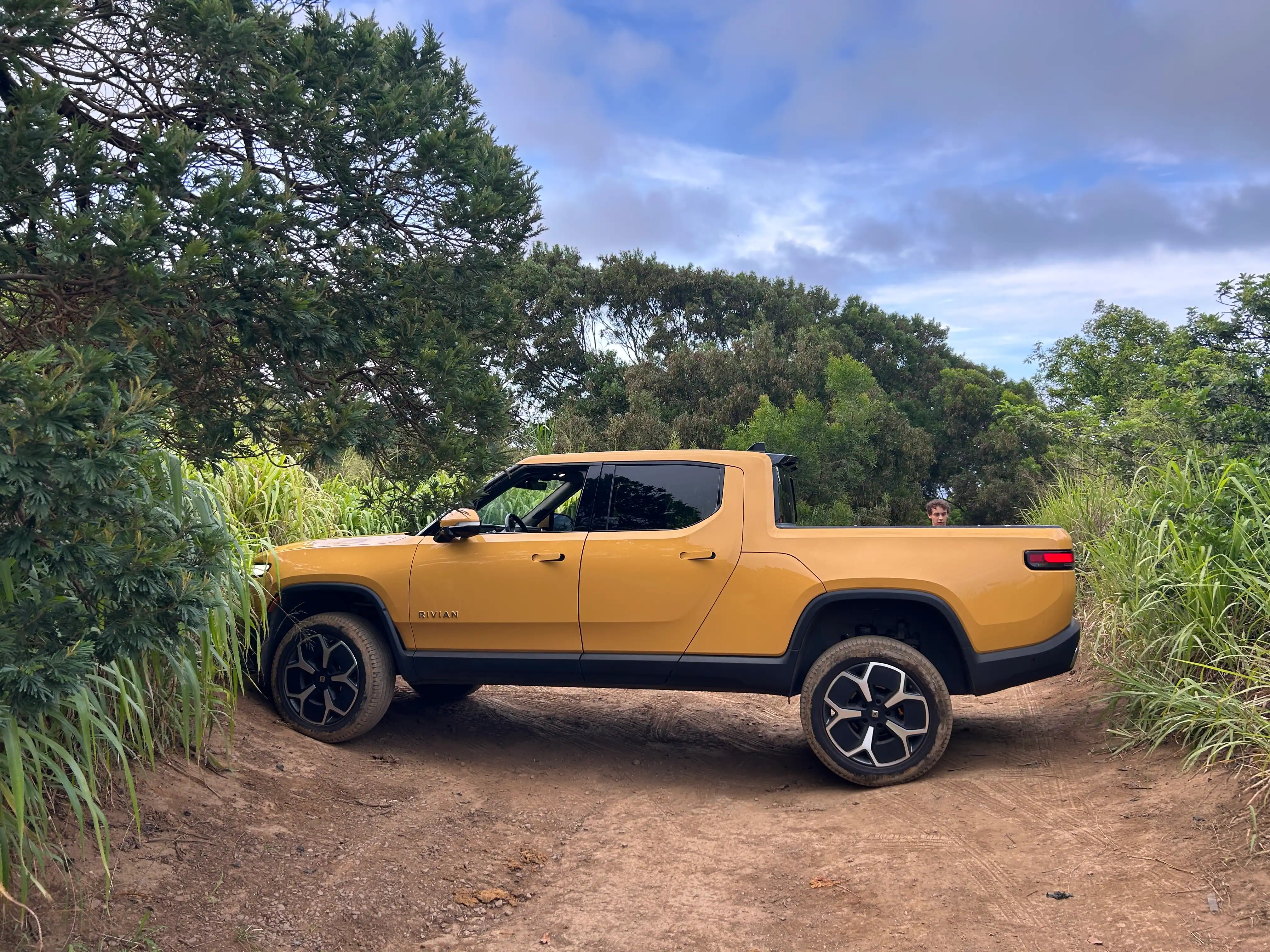 2022 RIVIAN R1T Quad Truck - Image 1
